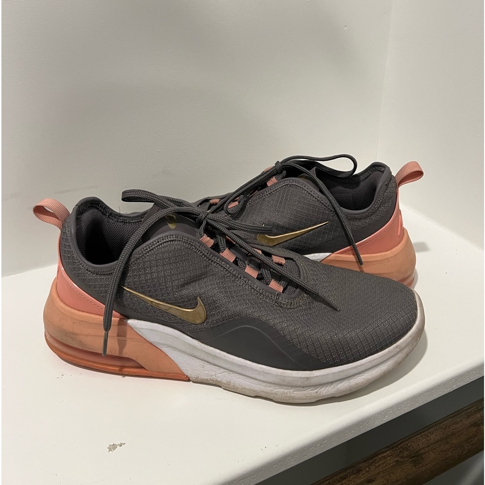 “Nike” Women’s Sneaker